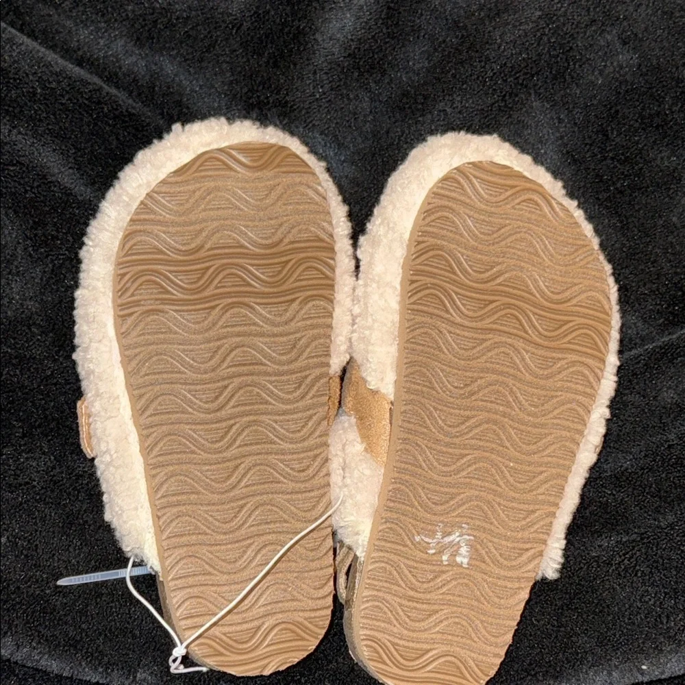 Sugar Fuzzy Bear Kids Mule Slippers in Cream and Tan NWT Sz 9
